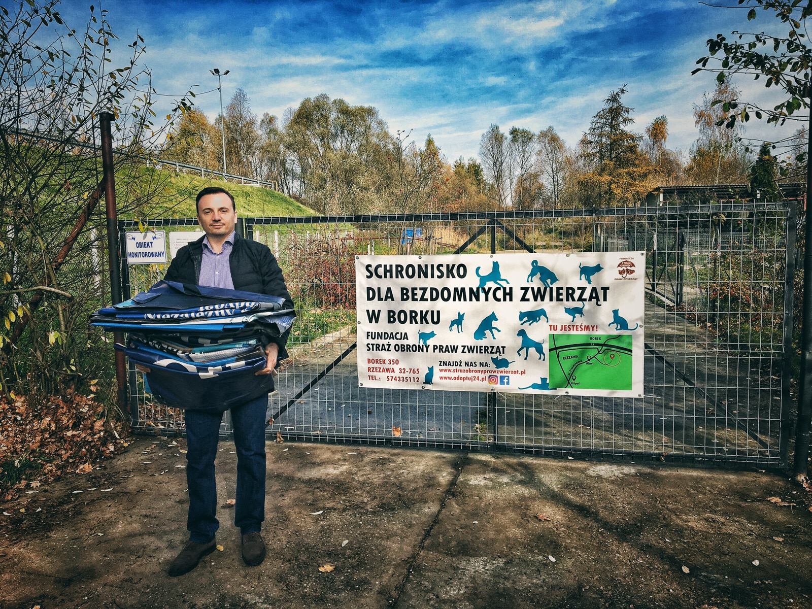 Łukasz Gibała oddaje wyborcze banery